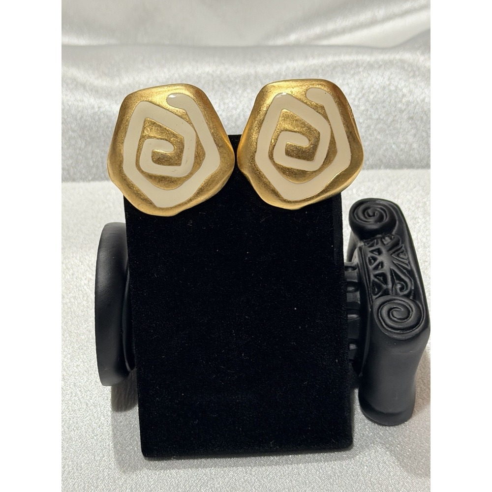 Vintage Gold Tone White Swirl Clip On Earrings Enamel Abstract Retro Mid Century